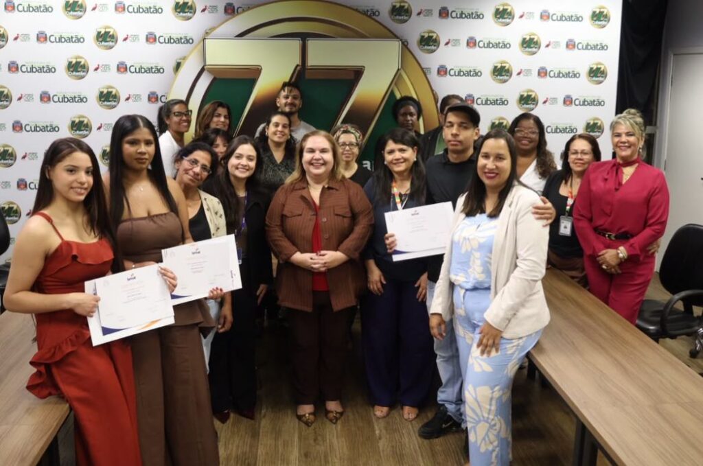 Cidade de Cubatão certifica 124 servidores na conclusão da 'Trilha de Lideranças', feita em parceria com o SESI